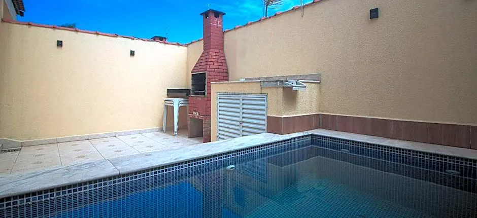 Casa com piscina, churrasqueira , Wi-Fi, 300mts do mar