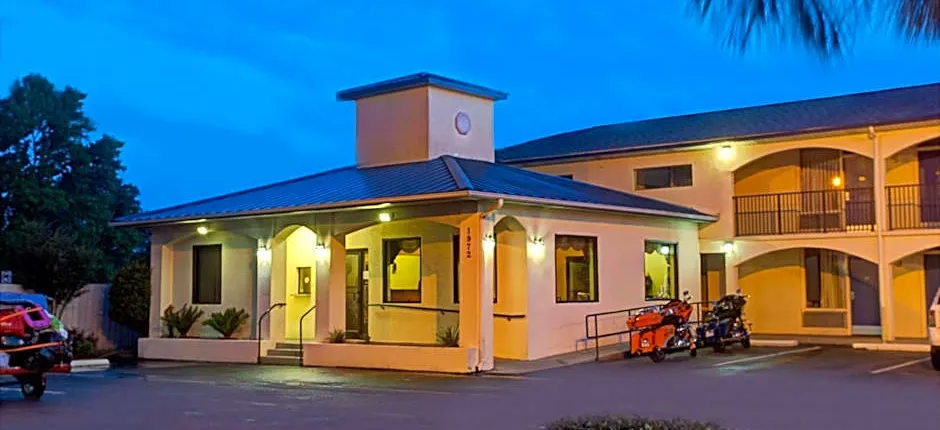 Super 8 by Wyndham Walterboro