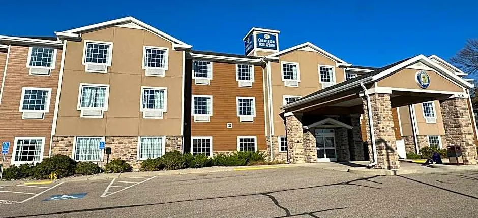 Cobblestone Hotel & Suites - Hutchinson
