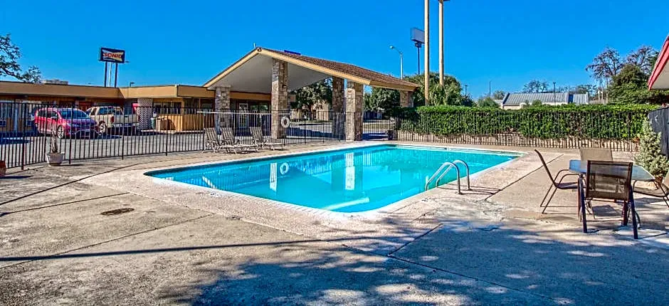 Americas Best Value Inn Uvalde