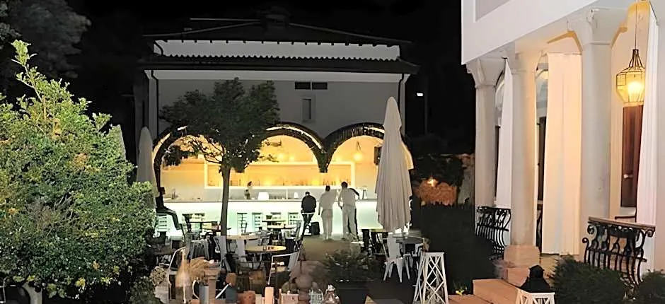 Life Gallery Hotel
