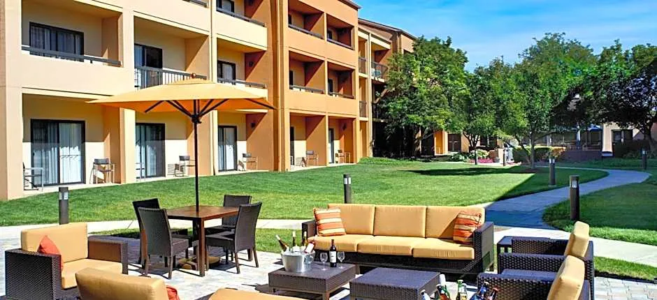 Courtyard by Marriott Toledo Airport Holland