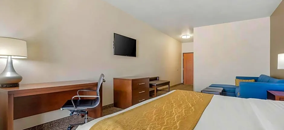 Comfort Inn & Suites Mitchell I-90