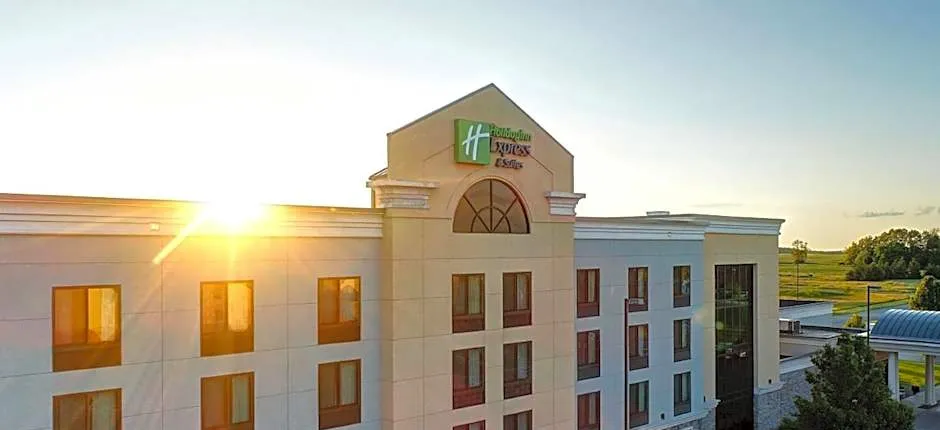 Holiday Inn Express and Suites Batavia By IHG