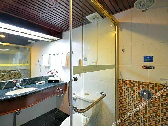 L. Road Grand Hotel