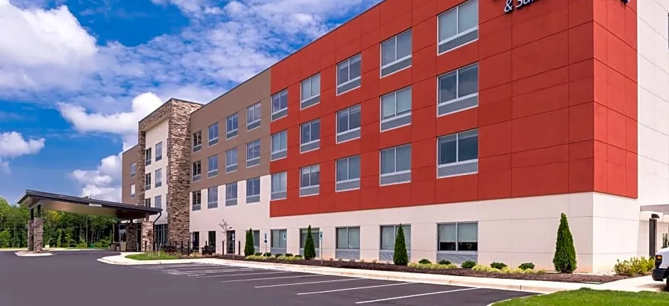 Holiday Inn Express & Suites Farmville By IHG