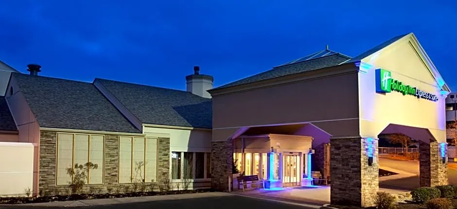 Holiday Inn Express Hotel & Suites Pittsburgh Airport by IHG