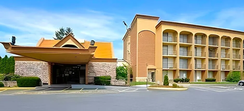 Howard Johnson by Wyndham Clifton NJ