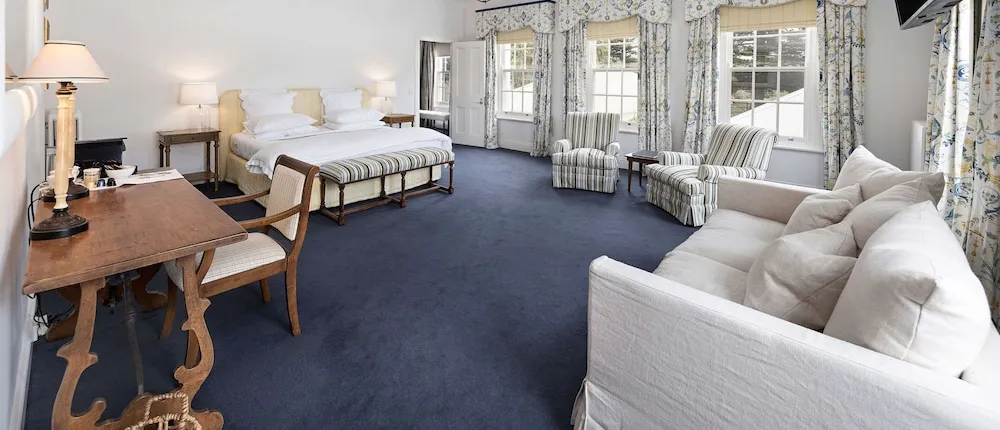 Oscars Waterfront Boutique Hotel