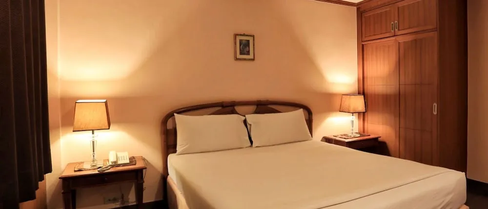 Travel Lodge Suriwongse - Adult only