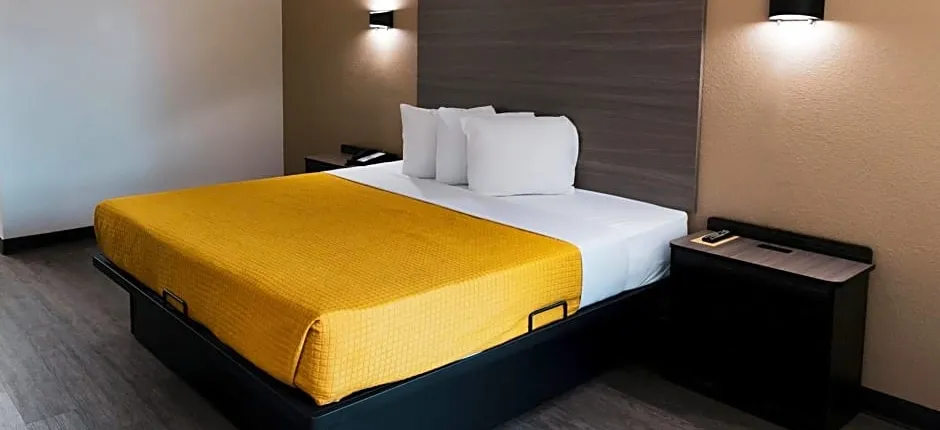 Express Inn & Suites