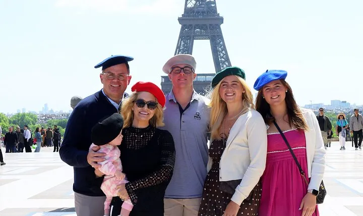 Walking Tour in Paris - Photoshoot Included & crêpe break