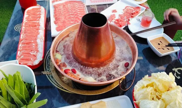 Beijing Shichahai Hutong Dinner and Beer Walking Tour