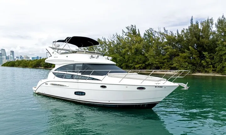 42 Ft Private Yacht Miami, rent for 2 our 4 hours, for 12 people