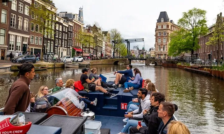 Amsterdam Open Boat Cruise with Live Guide and Two Drinks