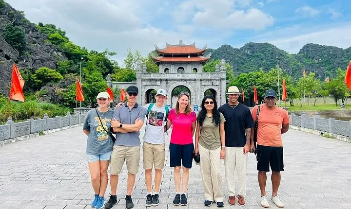 Hanoi: Luxury Small Group to Hoa Lu, Tam Coc, Mua Cave