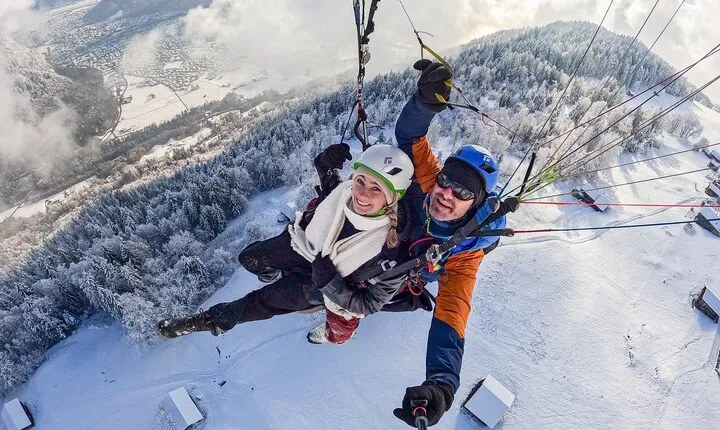 Tandem Paragliding Experience with Transport from Interlaken