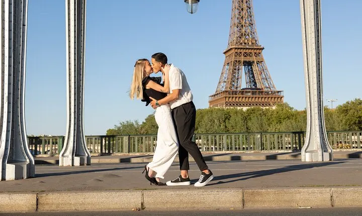 Paris Photoshoot Eiffel Tower Romantic for Couples