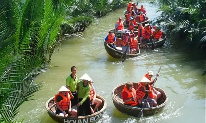 Hoi An Da Nang cheap tourist car