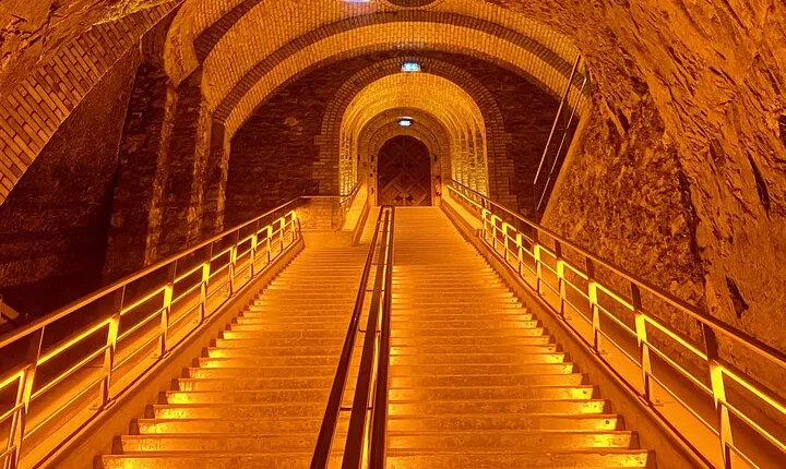 GRAND VINTAGE Moet et Chandon Veuve Clicquot Cellars & Tastings