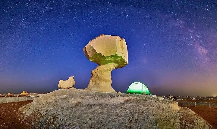 2-Day Black & White Desert, Crystal Mountain, option Pyramid tour