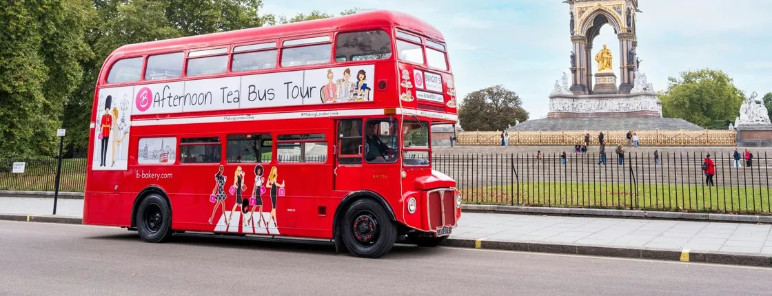 Afternoon tea bus tour of London