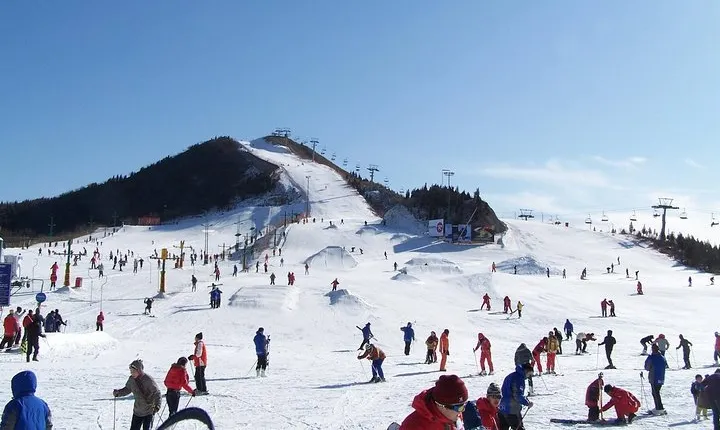 Private Round-Trip Transfer to Wanlong Ski Resort From Beijing