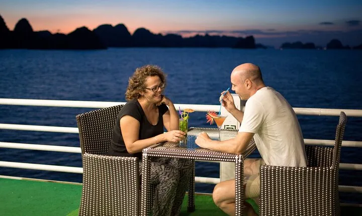 Hanoi: 2-Day Cruise Journey in Tranquil Beauty of Bai Tu Long Bay