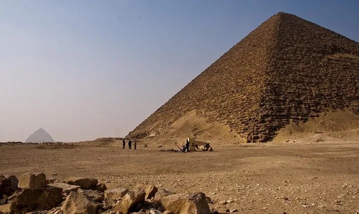 Sakkara, Dahshur and Giza pyramids Full Day Tour Including Lunch