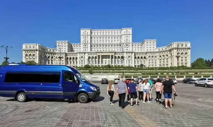 Bucharest Highlights Half-Day City Tour with Pickup