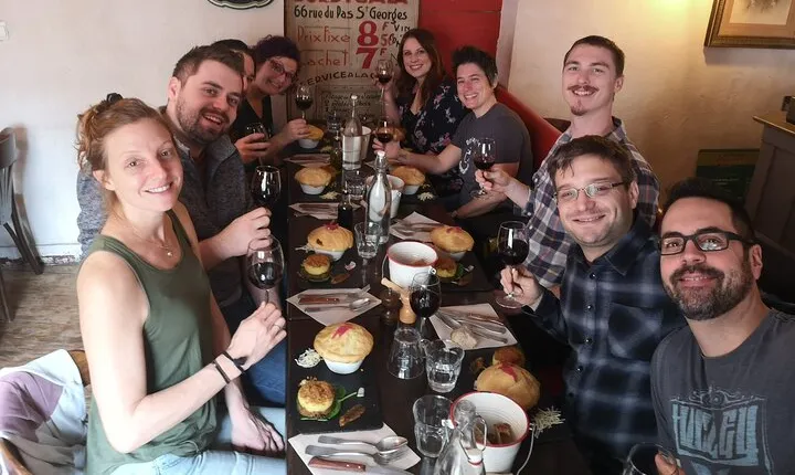 Food & History Tour in Bordeaux Old Town with Local Guide