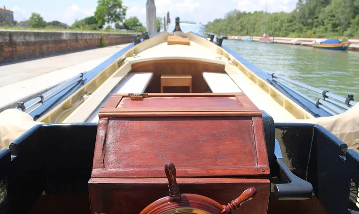 Venice Night Boat Tour from Zattere
