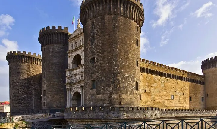 Naples: guided Tour to Maschio Angioino and Plebiscito Square