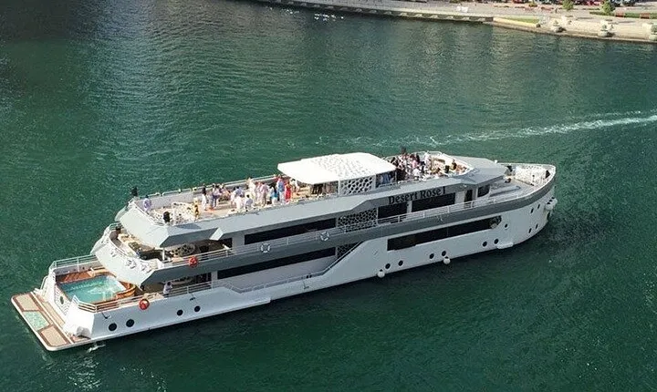 3-Hour Lotus Mega Yacht Dinner Experience in Dubai Marina
