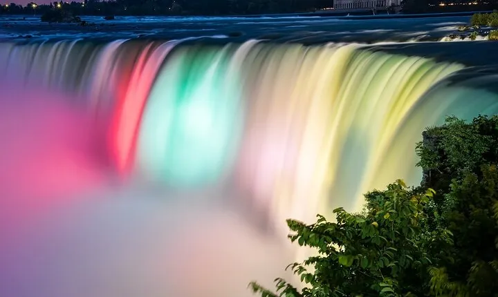 Niagara Falls Night Illumination Tour: Holiday Edition
