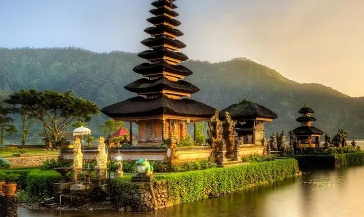 Beratan , lake side temple tour , all inclusive