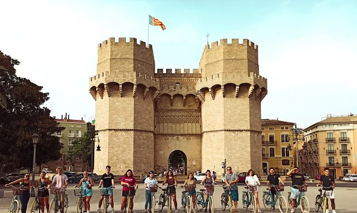 3hs-Hour Guided City Sightseeing and Beaches Bike Private Tour