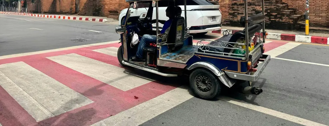 Tuk-tuk rental with driver for a 4-hour Chiang Mai temple experience