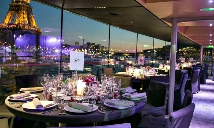 8 Hour Paris Trip and Cruise Lunch with CDG Transfer