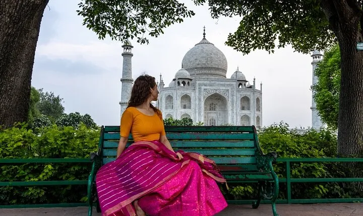 Taj Mahal from Delhi by Gatimaan Express - Trip with 5-Star Lunch