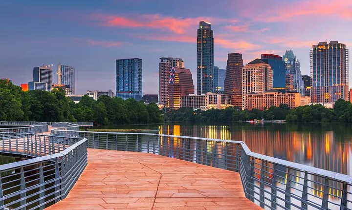 Private Scavenger Hunt Tour in Downtown Austin