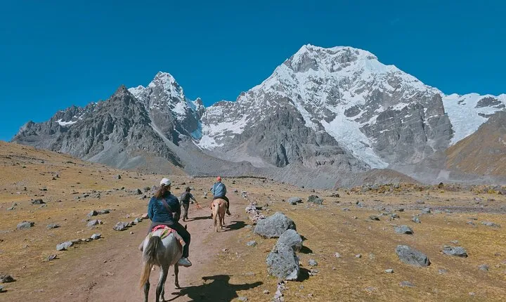 Horseback riding to Ausangate and the 7 Lakes 1 Day Tour Private