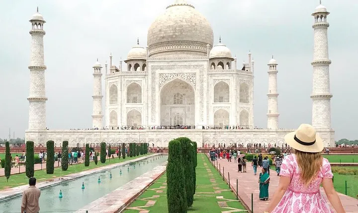 Luxury Taj Mahal Tour from Delhi: Same Day Agra Trip by Luxury Car