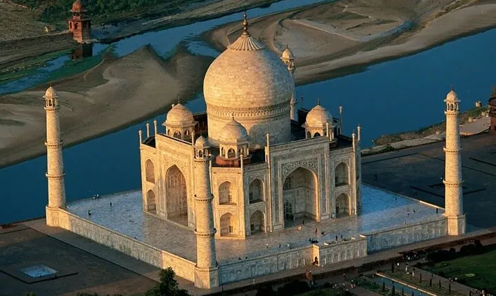 Private Taj Mahal Tour from Delhi by Car All Inclusive