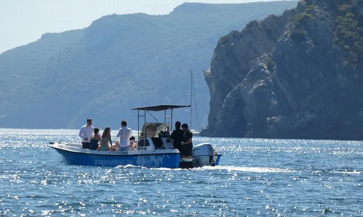 Arrábida Secret Beaches and Caves with Snorkeling Stop