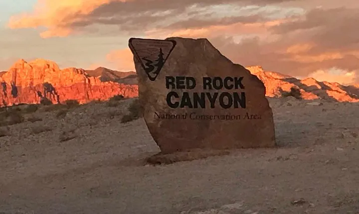 Sunrise Red Rock Canyon Self-Guided Electric Bike Tour with Hotel Pick-up