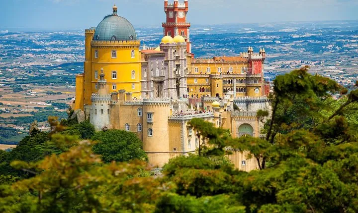 Full-Day Private Sintra Tour with Wine Tasting and Pena Palace