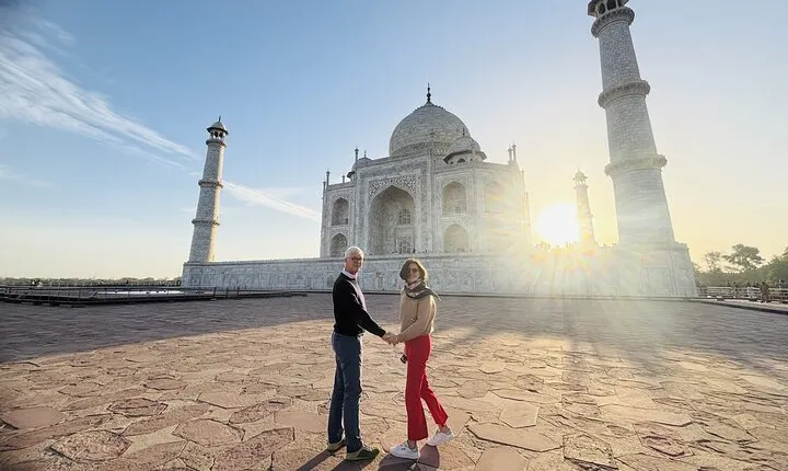 Taj Mahal & Agra Private Tour from Delhi with 5-Star Lunch