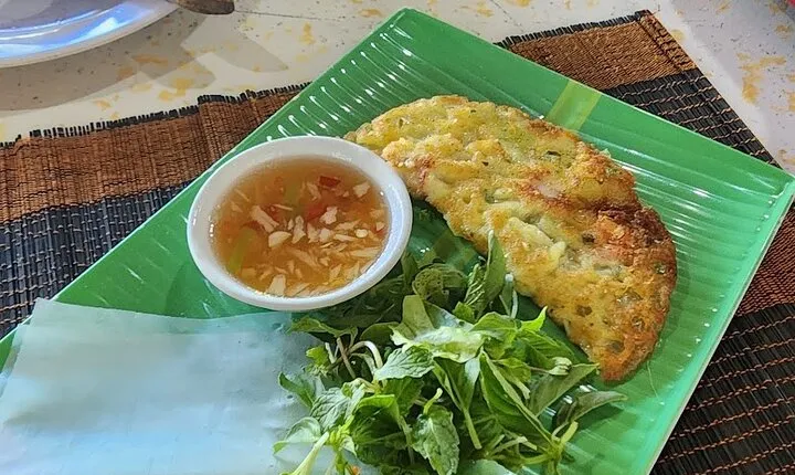 Exploring Hue Food Tour with Local Guide