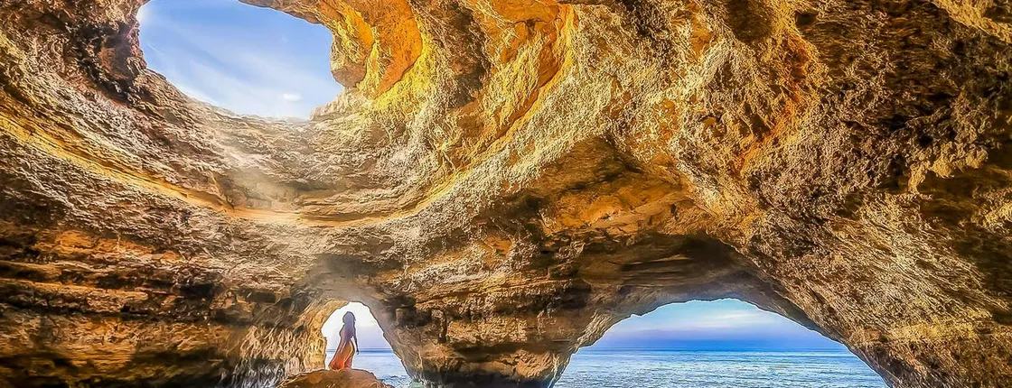 Full caves circuit and coast sightseeing boat from Portimão